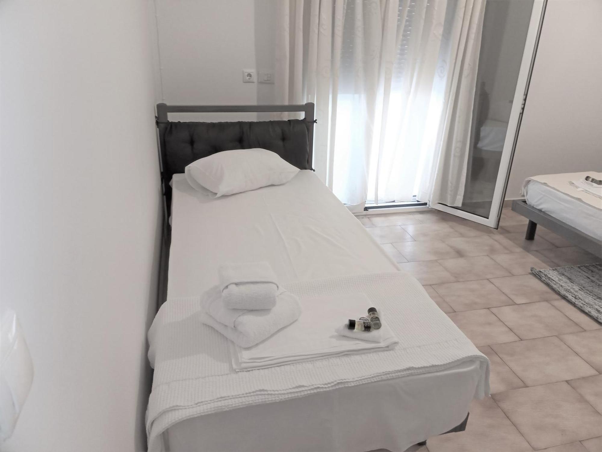Fiona Seafront Apartments Nikiana Bagian luar foto