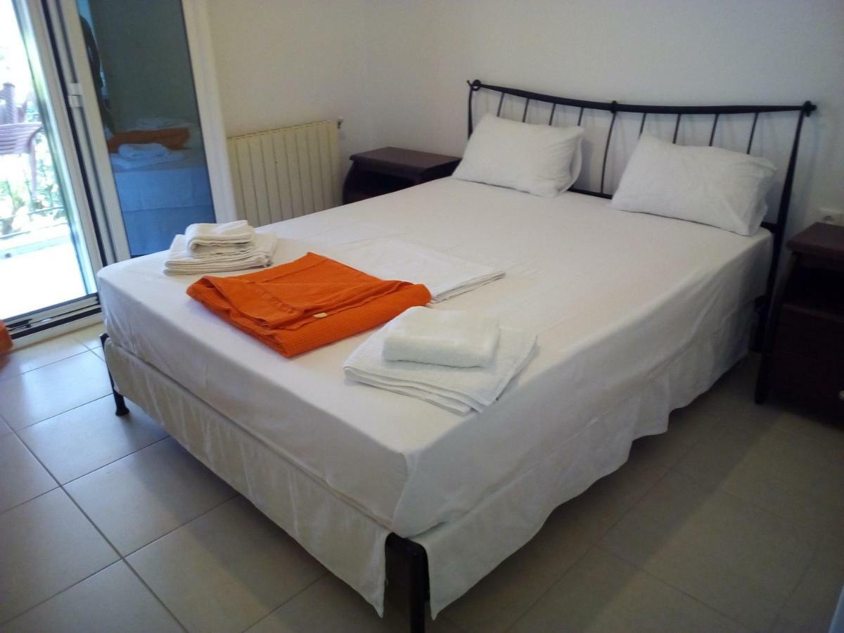 Fiona Seafront Apartments Nikiana Bagian luar foto
