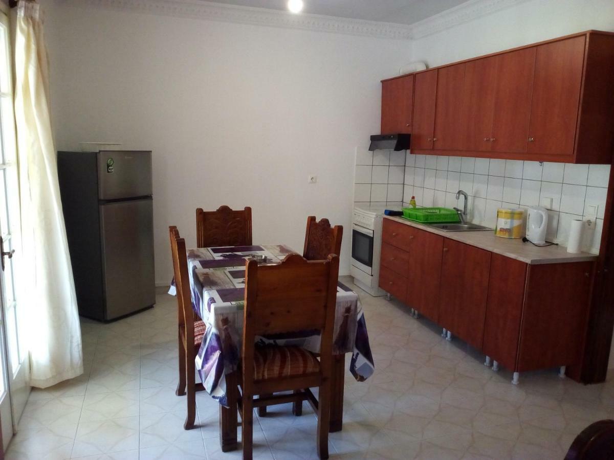 Fiona Seafront Apartments Nikiana Bagian luar foto